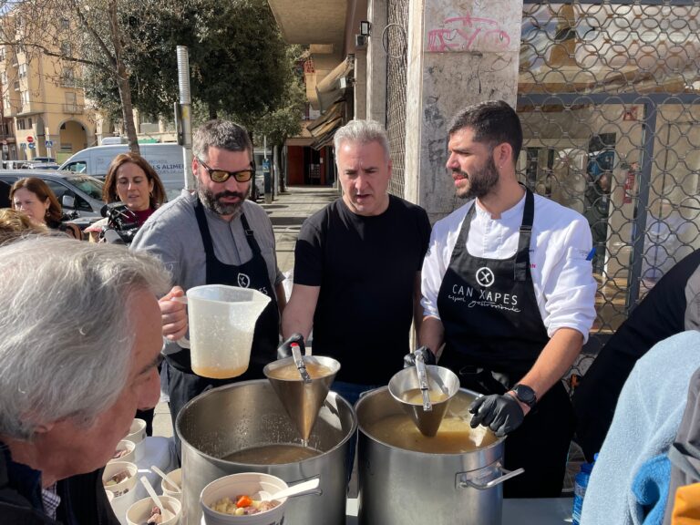 Èxit de la primera Escudellada Popular solidària a Girona
